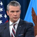 Pentagon zabranio pristup fotoreporterima na konferencijama: Objavljene slike Hegseta na kojima nije dobro ispao