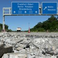 Toplotni talas u Nemačkoj izazvao otkazivanja vozova, auto-putevi pucaju od vrućine