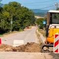 U Konjevićima kod Čačka oštećena gasovodna cev, buknuo požar: Povređena jedna osoba