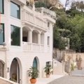 Nakon skandala nestala iz javnosti Kuća najbogatije rijaliti učesnice izgleda kao hotel sa 5 zvezdica, vila na obali mora…