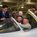 Kim Džong Un obišao rusku fabriku borbenih aviona