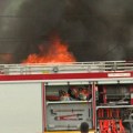 Veliki požar u Surčinu, tri osobe povređene