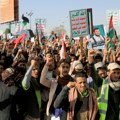 Stotine hiljada ljudi na protestu u Jemenu: „Čekamo dan kada ćemo voditi rat sa Amerikom“