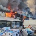 Zgrada se bukvalno topi, sve je kao u ognju: Neverovatan snimak požara u Bloku 70