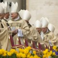 Католички верници данас прослављају Ускрс