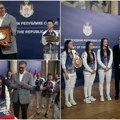 Zlato i bronze za istoriju Aleksandar Vučić dočekao bokserke nakon velikog uspeha u Nišu