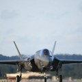 Misterija britanskog borbenog lovca: Avion vredan 110 miliona zaglavljen u ovoj zemlji, danonoćno ga čuvaju oficiri: Internet…