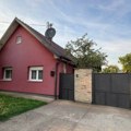 Marijina bordo kuća čeka novog vlasnika: Kompletno renovirana sa ogromnim dvorištem za samo 579 € po kvadratu