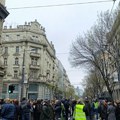 (Foto) Održan protest medijskih organizacija i građana ispred Predsedništva zbog napada na novinare 29. marta