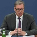 Vučić: "Ptice su nahranjene, alpinisti će doći da skinu baner"