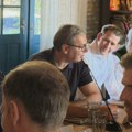 Bivši zvaničnik EU i bivši kancelar Austrije u kampanji za Vučića: Kako to izgleda i kome služi