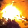 VIDEO: Krov porodične kuće u Zmajevu potpuno izgoreo u velikom požaru