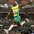 Revolucija u atletici Skok udalj više neće biti isti zbog Jamajkanca koji je skočio na glavu (video)