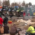 Сељачка буна у Европи: Трактори пред Паризом, пољопривредници у Белгији блокирали главне путеве (видео)