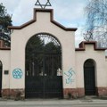 Nacistički grafiti na sinagogama, psovke, mržnja među decom: Antisemitizam trese Veliku Britaniju, a broj incidenata prelazi…
