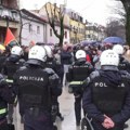 Antisrpske orgije nastavljene na Cetinju! Sramne poruke sa protesta: Srbija imala zastavu sa svinjskom glavom!