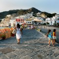 Ostrvo koje je jeftinija varijanta Amalfi obale, a turisti ga još nisu pokvarili