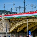 Desetine hiljada Mađara maršira budimpeštom: Došli su iz celog sveta samo iz jednog razloga, obraća se i Orban! (video)