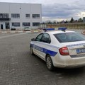 Užas u Bečeju: Prolaznici primetili telo u kanalu, policija i Hitna pomoć na licu mesta