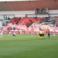 Moćne koreografije navijača zvezde i Vojvodine: Zvezdan otvara pivo, a Đavo krade trofej