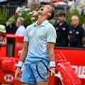 Iznenađenje u Londonu: Lehečka u finalu, pobedio šestog tenisera sveta!