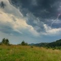 Ovi kućni aparati moraju biti isključeni tokom grmljavine – evo zašto