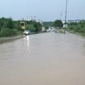 (Video) Ulice se pretvorile u reke, potop nosi sve pred sobom! Ovaj deo Hrvatske ponovo na udaru jakog nevremena: Popaljeni…