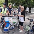 Za veću bezbednost biciklista u Paraćinu: Podeljena svetla vlasnicima dvotočkaša koji ih nemaju