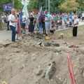 „Ako se žalimo, dovedu policiju umesto dijaloga“: Blokovski zborovi na Savskom nasipu (FOTO)