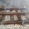Požar prekinuo železnički saobraćaj na relaciji Zaječar - Negotin, izgorelo oko 400 pragova