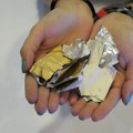 Jednostavan trik za uštedu toplote i energije: Mat ili sjajno? Evo koja strana aluminijumske folije je bolja za upotrebu
