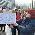 Protest ispred Vlade: Bez deset plata, radnice Apoteke Beograd dolaze svakog dana na posao – zbog građana