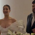 Udala se naša poznata pevačica! Jelena u raskošnoj venčanici, a dekolte pršti - evo i ko je mladoženja: Dragana Mićalović…