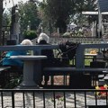 Bizarna krađa na groblju: Lopovi odneli dve kante za smeće