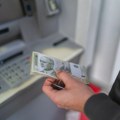 Država isplaćuje 6.000 dinara: Novac već leže na račune, a za ove građane rok za podizanje traje godinu dana