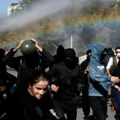 Novi sukob demonstranata i policije u Tirani: Bačen suzavac, upotrebljeni vodeni topovi
