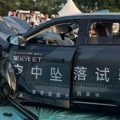 VIDEO: Kineski proizvođač bacio auto s 32 metra