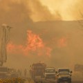 Izbio šumski požar u Antaliji: Buknula vatra u blizini hotelskih kompleksa, vatrogasci deluju sa kopna i iz vazduha…