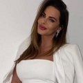 Zbog ogromnog šlica umalo sevnula zadnjica: Lukasova bivša baš provocira! Sonja u haljina pripijenoj uz telo, u 49. godini…
