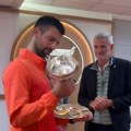 Đoković dobio poseban trofej: Sad mogu da idem kući (VIDEO)