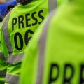 „Normalno je da novinara opsuješ, šutneš ili mu otmeš telefon“: Kako se medijski radnici nose sa napadima i pritiscima?