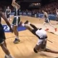 Horor scena na utakmici Lige šampiona: Posle zakucavanja pao na vrat i ostao nepomičan! Izneli ga sa terena na nosilima…