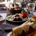 Veliki rast cena zabeležen u ugostiteljskim objektima u Srbiji: Evo koliko su namirnice poskupele