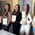 Novi veliki uspeh članica lingvističke sekcije Tehnološke škole iz Paraćina Nagrađene za rad o Desanki Maksimović