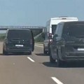 Horor scena na autoputu! Isplivao uznemirujuć snimak! Huligani Real Sosijedada pokušali da izguraju kombi sa grbom Atletika…