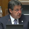 Gašić u Skupštini: Neću dozvoliti da časno ime Vučića napadate na tako bezobrazan način