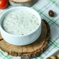 Tajna pravog grčkog cacikija krije se u jednom koraku Uz ovaj recept dobićete savršen ukus kao na moru, gotov za 10 minuta