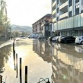 Havarija u Kragujevcu, pukla cev: Na ulicama potop, a na stotine domaćinstava trenutno bez vode – ekipe poslate na teren