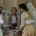 Neguju tradiciju i poštuju različitosti-Učenici Osnovnih škola iz Prilika i Novog Pazara zajedno održali javni čas…