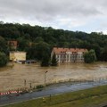 (Foto) bujica odnela auto sa roditeljima i decom: Dramatične scene u Poljskoj: Najavljeno uvođenje stanja prirodne…